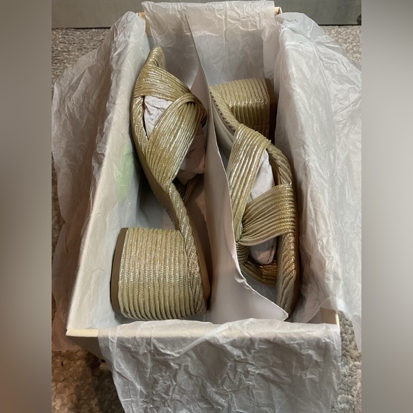 On 34th Gaiaa Gold Pleated Knot Block Heel Sandals - Size 7M (NIB) - Picture 12 of 14